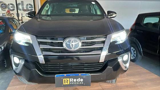 TOYOTA HILUX SW4 2.8 SRX 4X4 16V TURBO INTERCOOLER DIESEL 4P AUTOMÁTICO